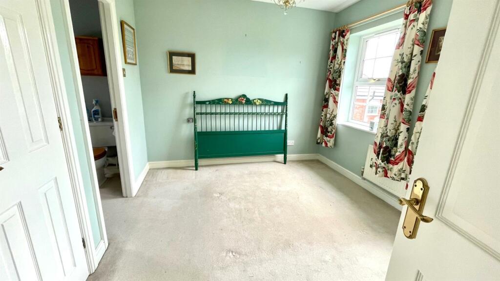 BEDROOM 2