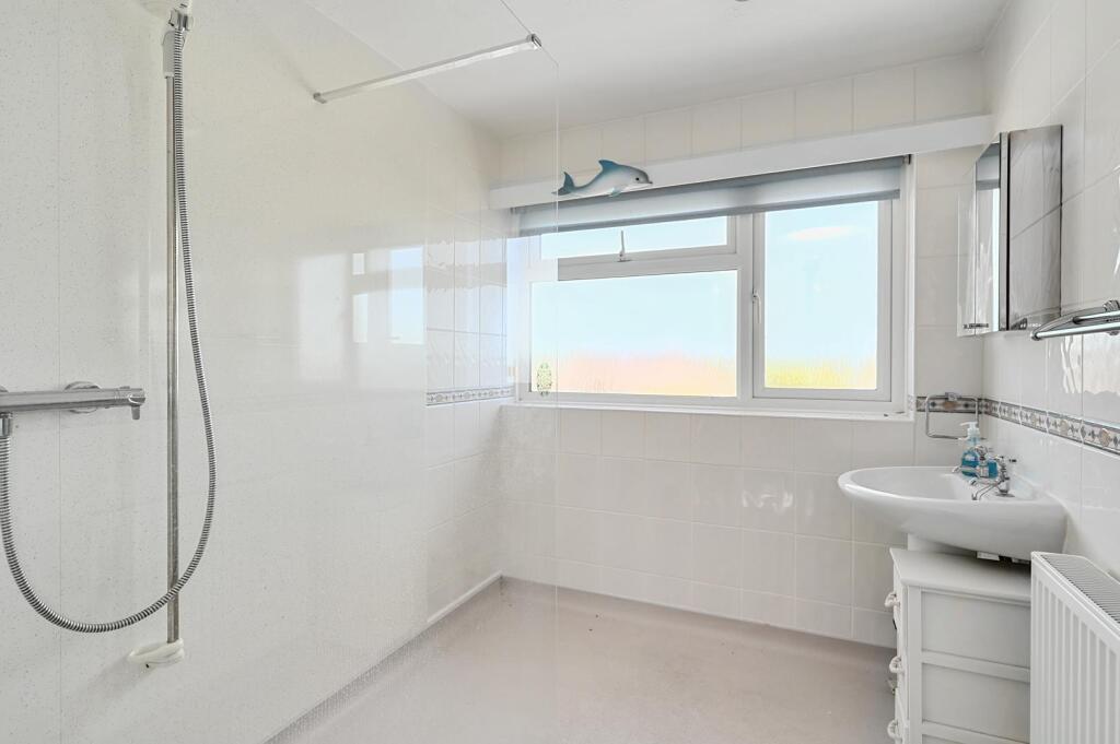27 Saltdean Way TN39 (12).jpg