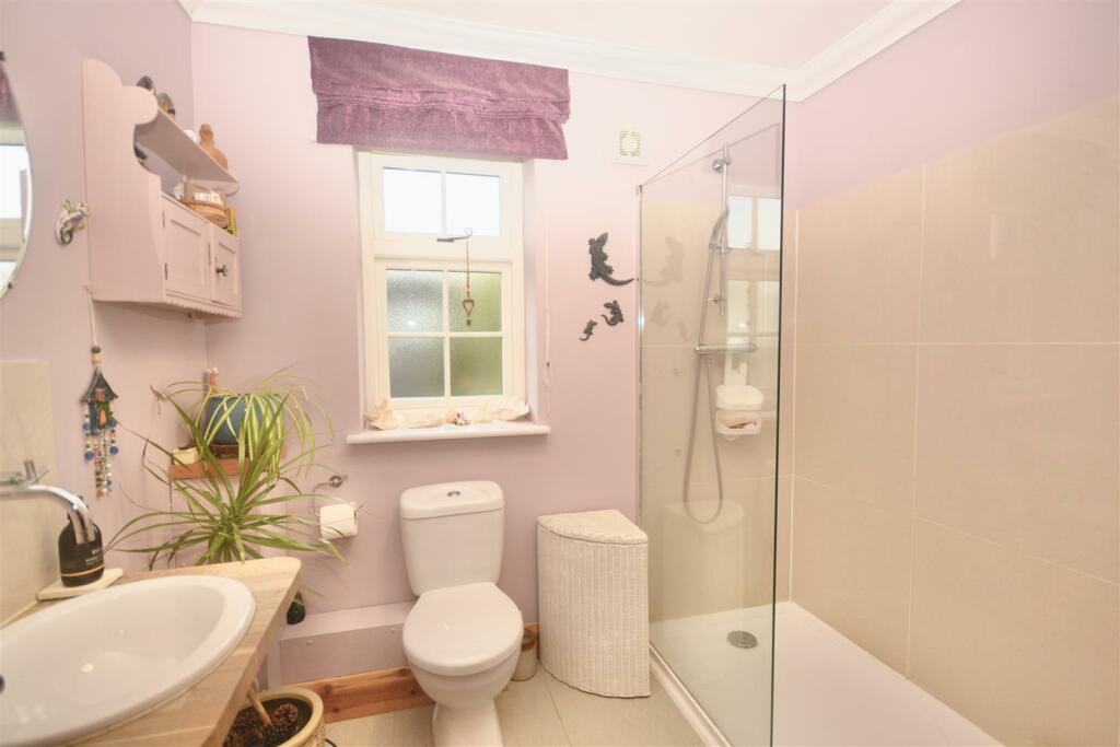 Shower Room.jpg