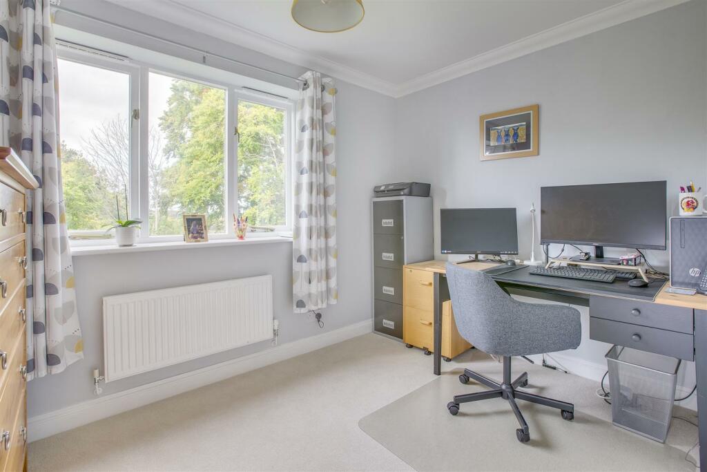 16 Foxhill Close, HP13 5BL-4.jpg