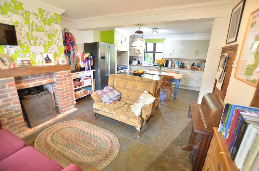 Snug into kitcen