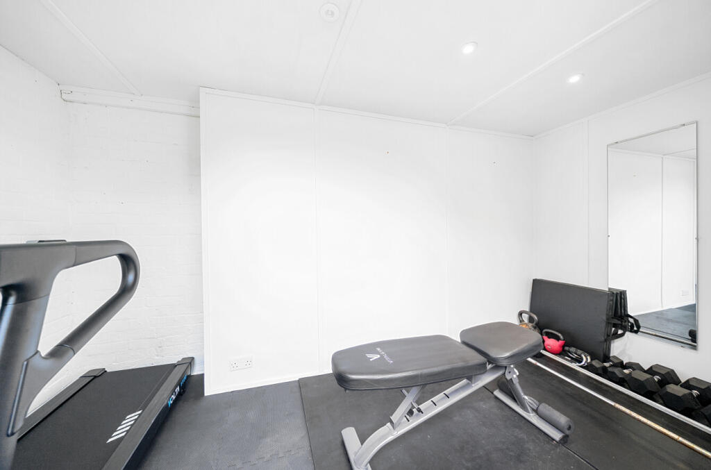 1295302-12-682c90...