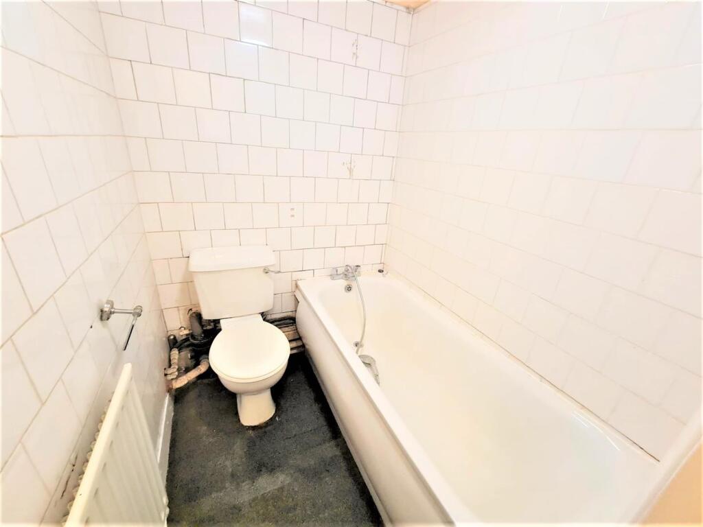 Studio 4 bathroom