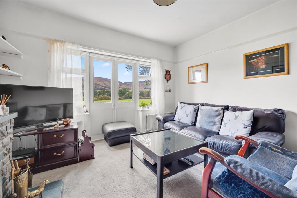 Saxton Mee Barnfield 051.jpg