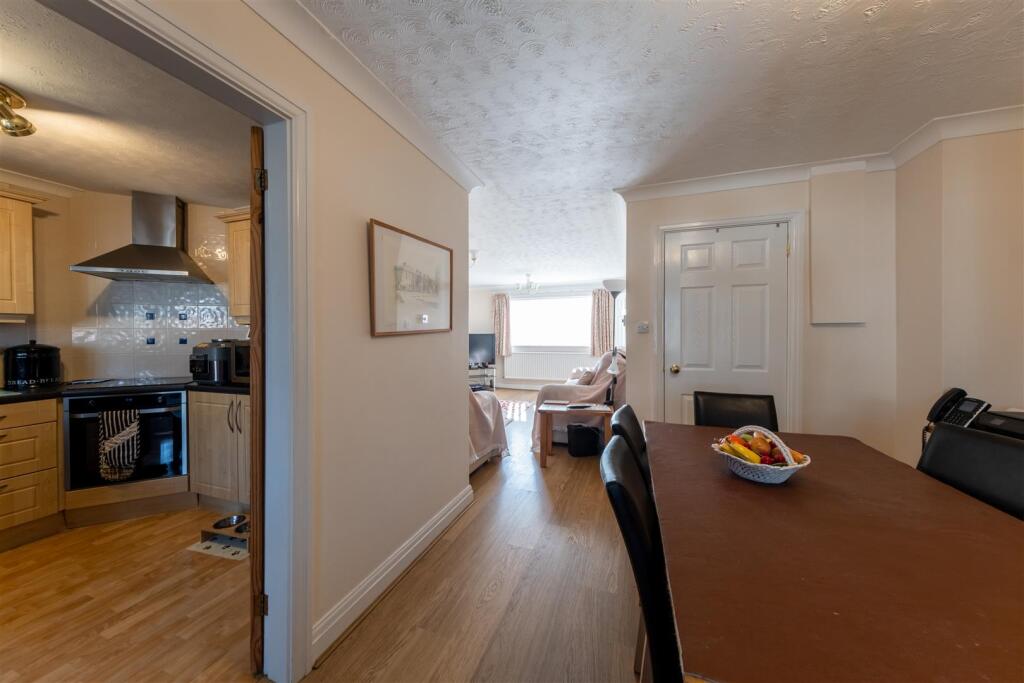 6 Hollow Oak Lane-004.jpg