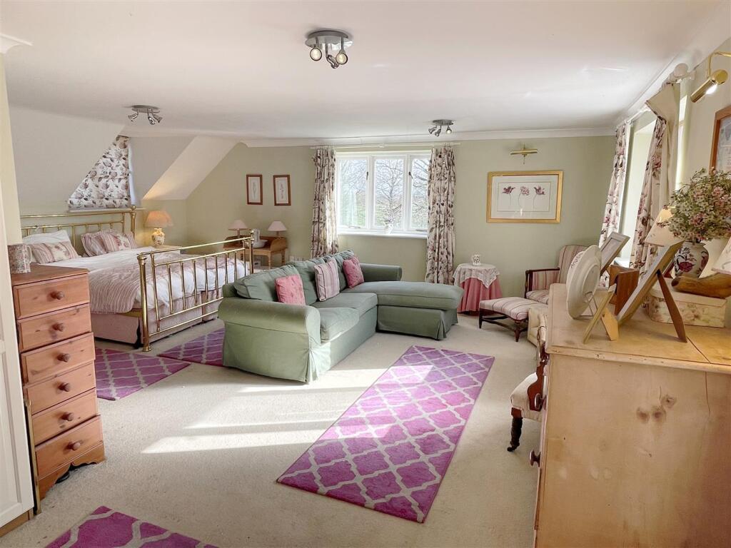 Bedroom 1.JPG