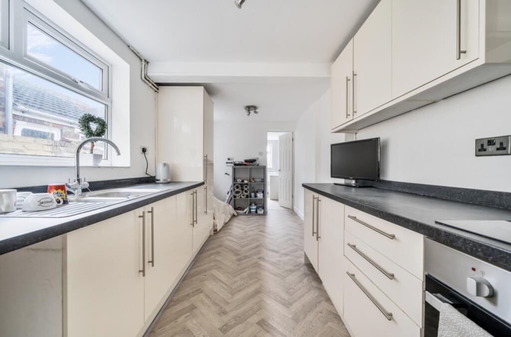 1364182-5-68e507c4b35cd