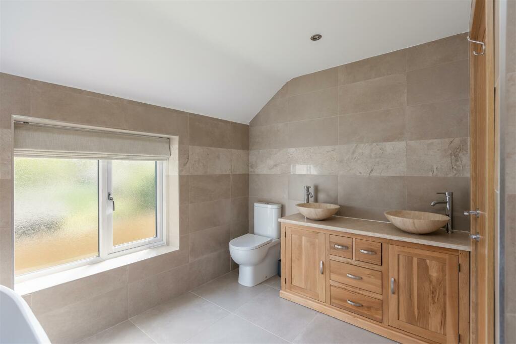 Hill View Bathroom-2.jpg