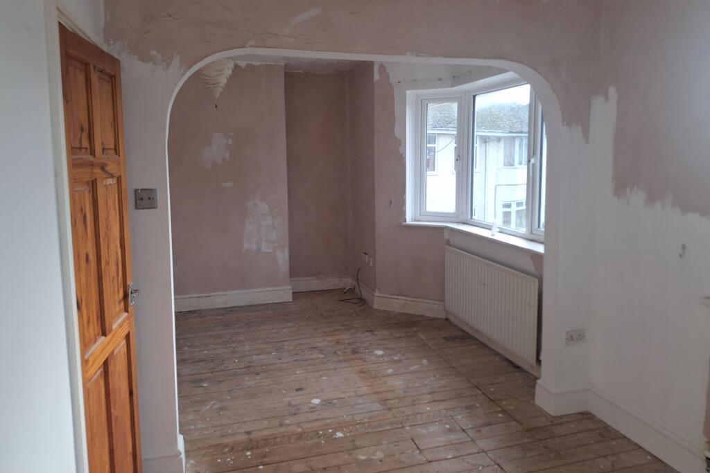 First Floor Flat, 18 Melmore Gardens, Cirencester, Gloucestershire, GL7 1NR