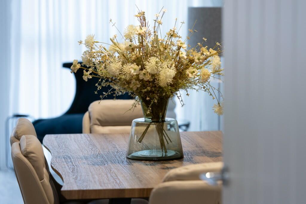 Eg. Dining