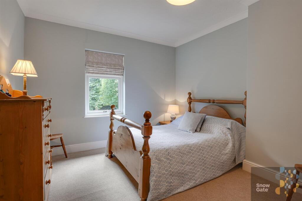 BEDROOM 5