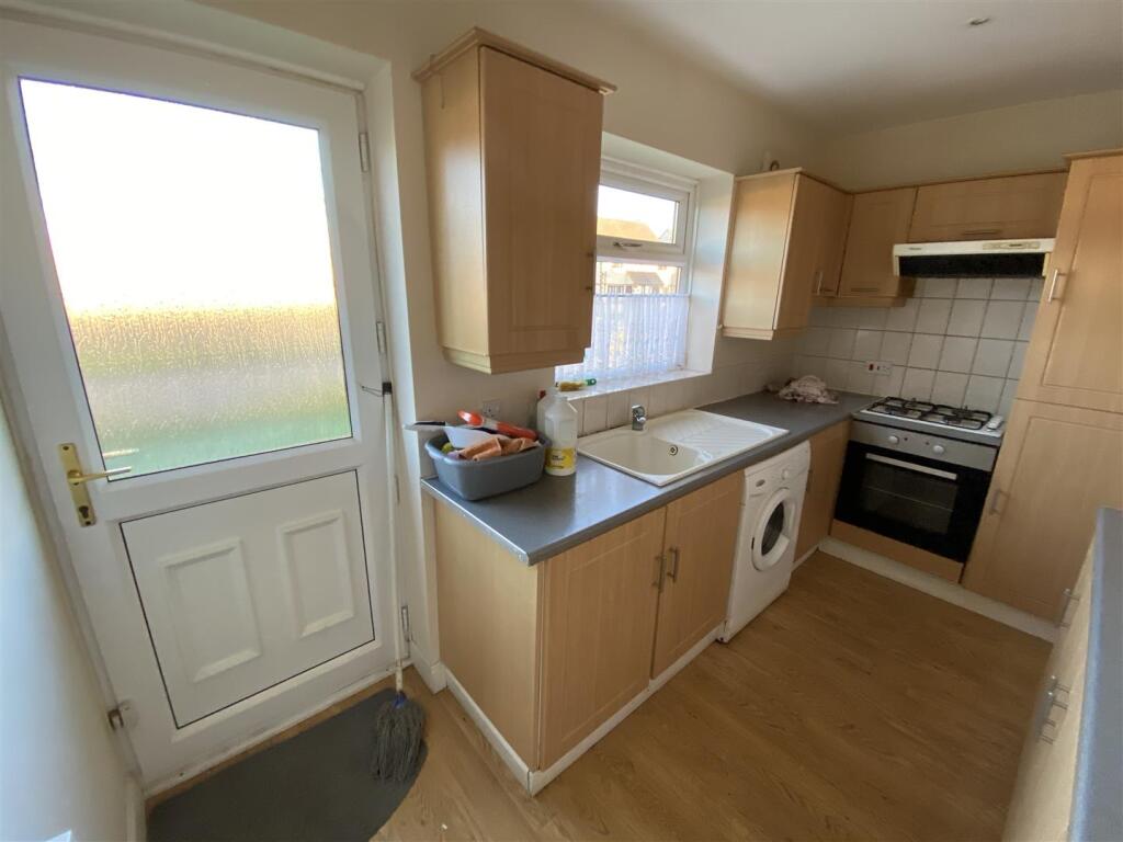 Kitchen: