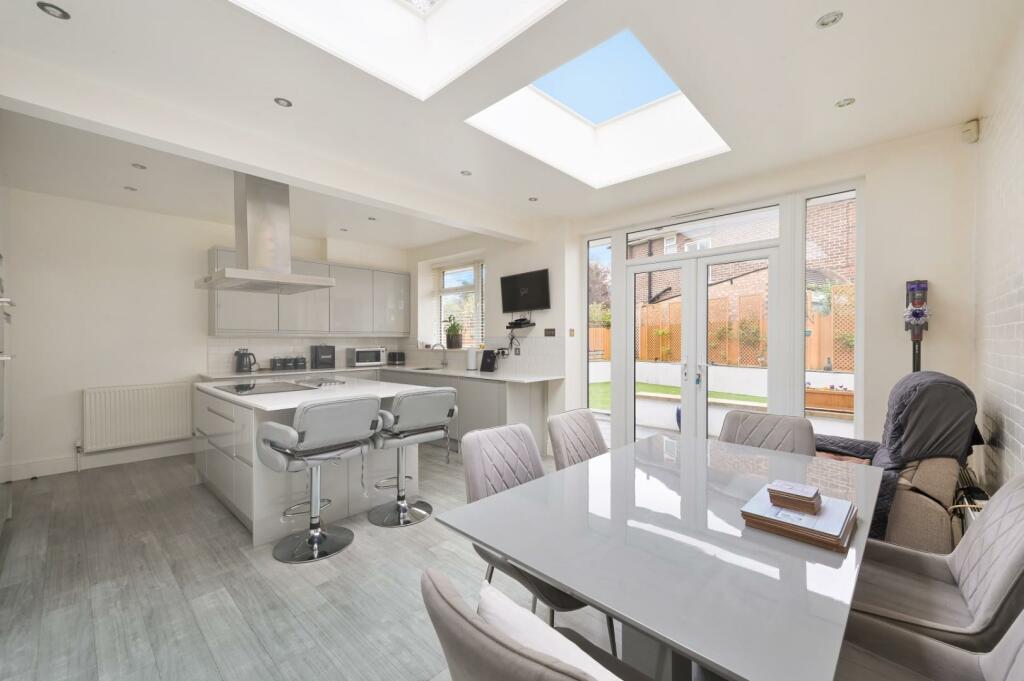 STONELEIGH CRESCENT 50 (16).jpg