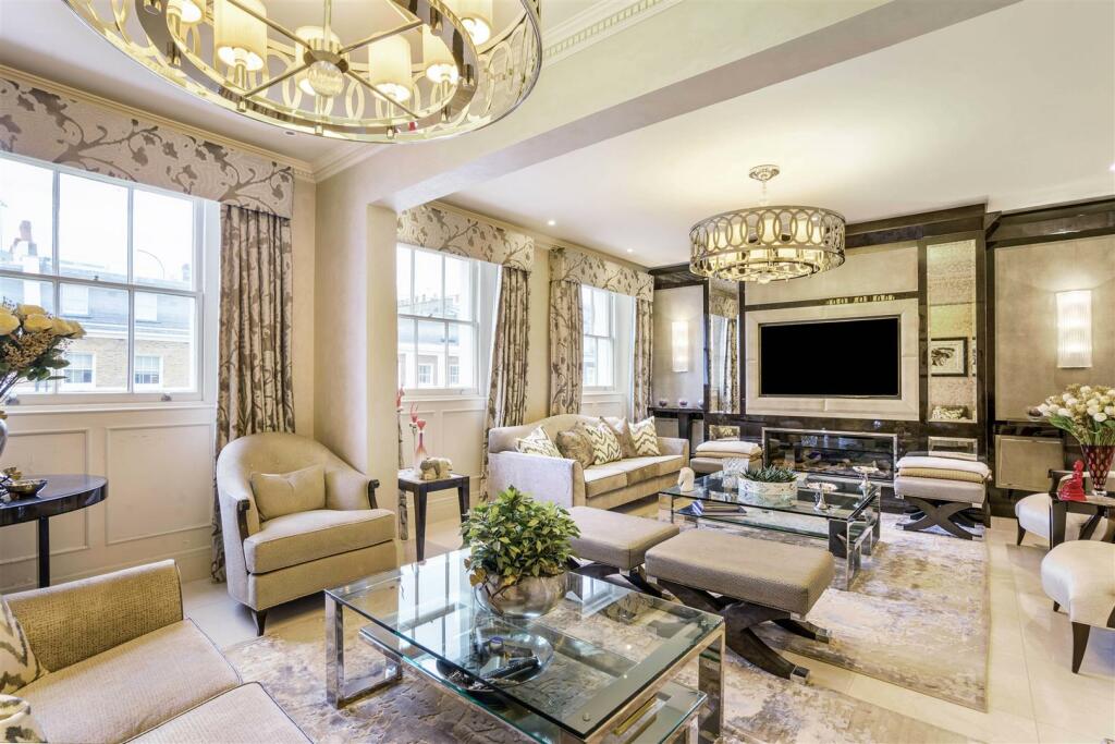 63813_26C Eaton Place  (4).jpg