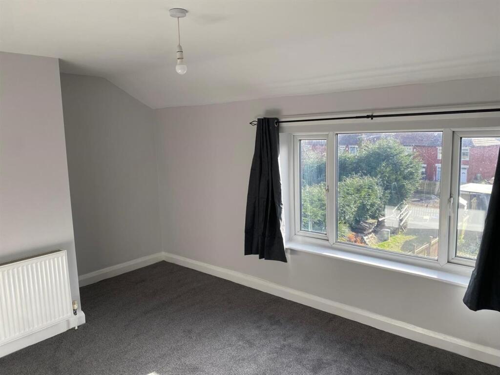 Bedroom 1 pic.jpg