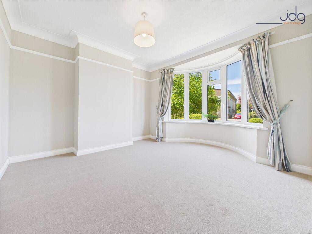 Bright and airy lounge with bay window