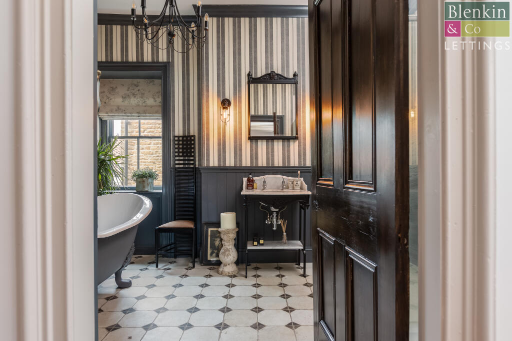 Hovingham Country House Bathroom-1