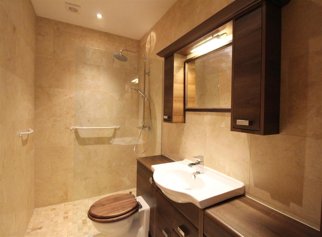 Shower room.jpg