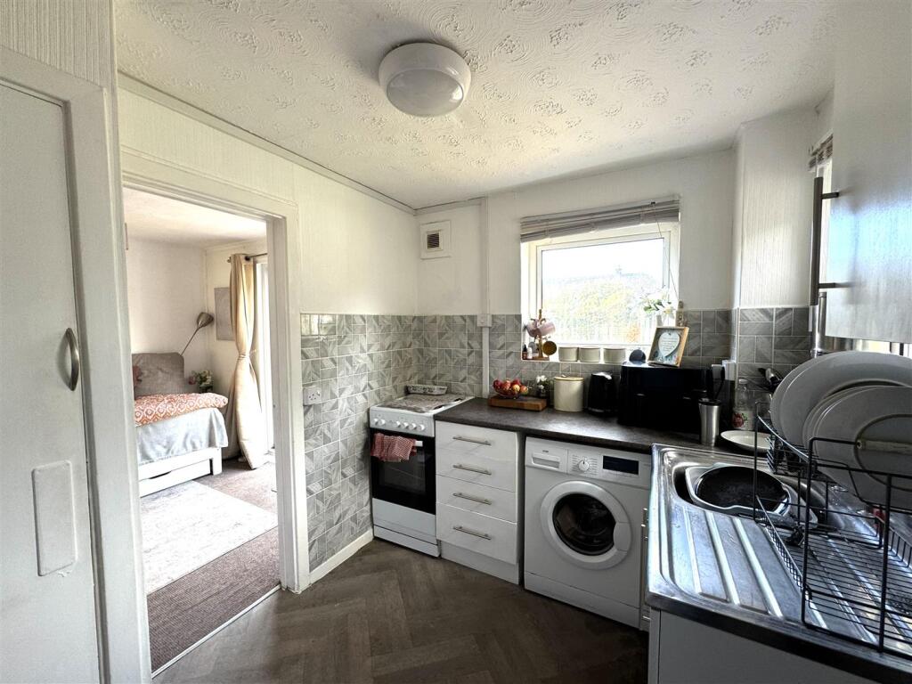 Kitchen 1.jpg