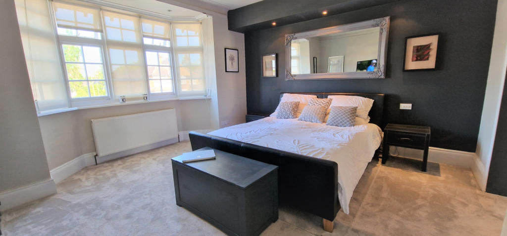 FRONT BEDROOM (1)