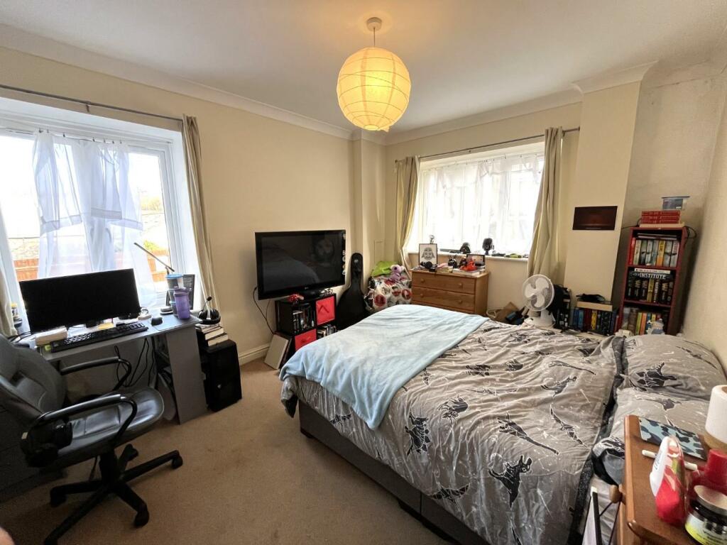 Bedroom 1.JPG