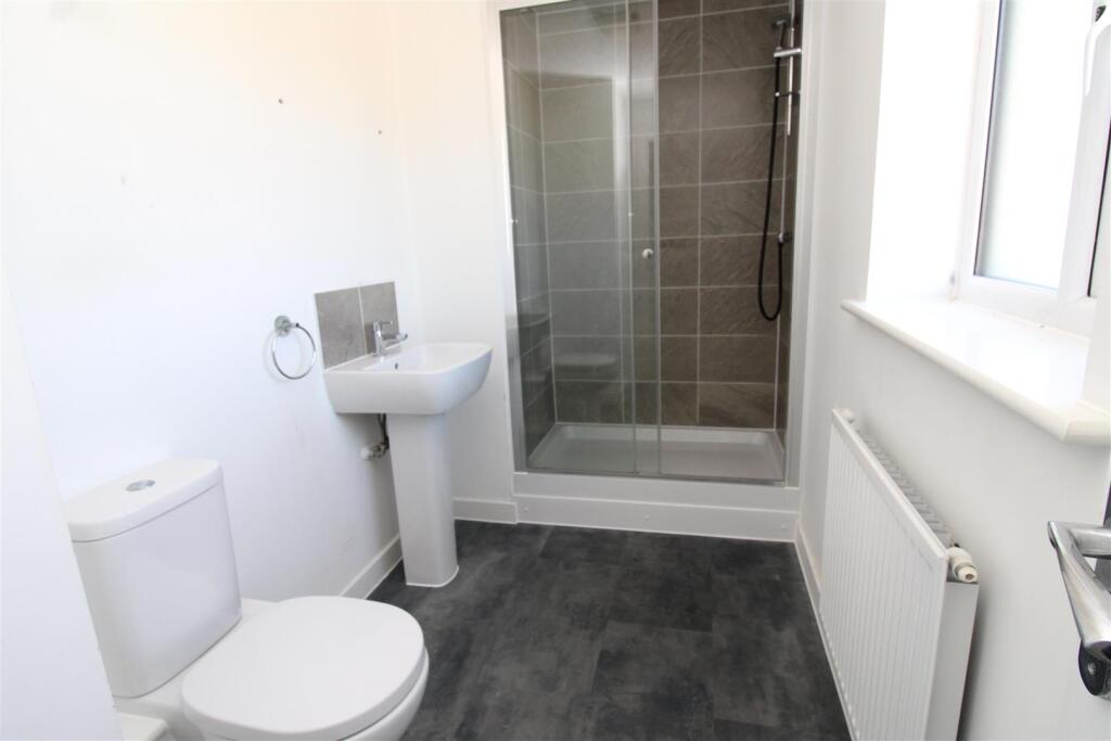 Ensuite.JPG