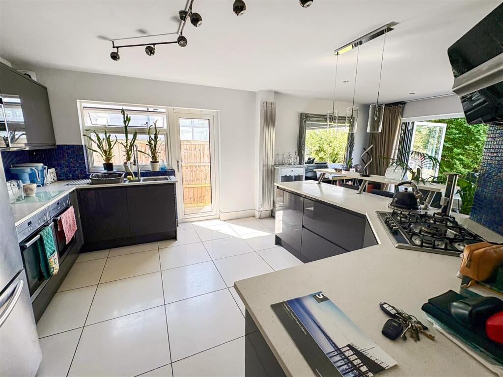 Lounge/diner/kitchen