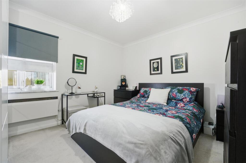 19 Kipling Bed 1.jpg