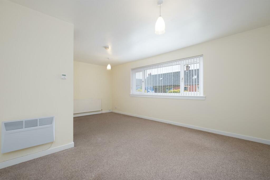 027-8 Lawhill Rd Law ML8 5JQ.jpg