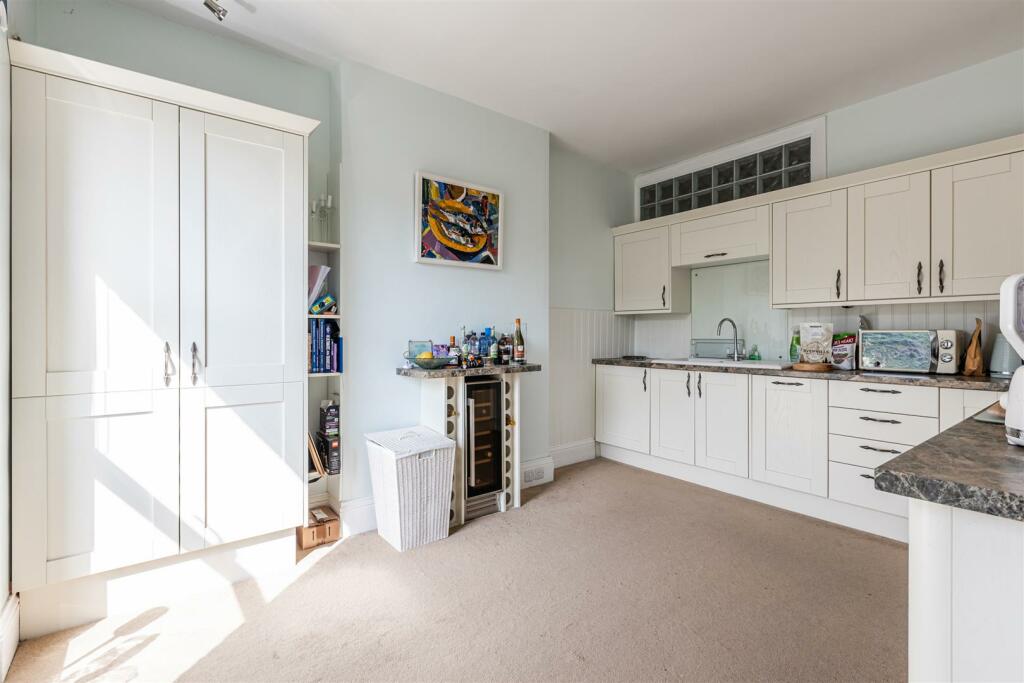 A12 - 13a Fairview Road - 230503.jpg