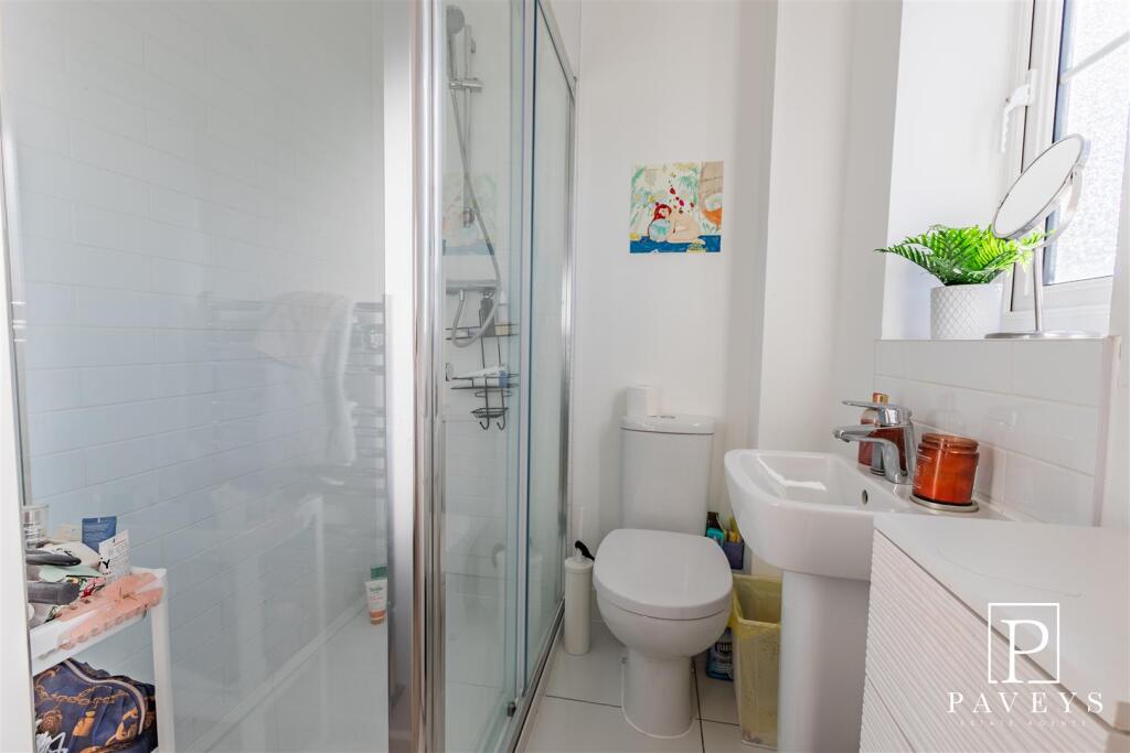 ENSUITE SHOWER ROOM