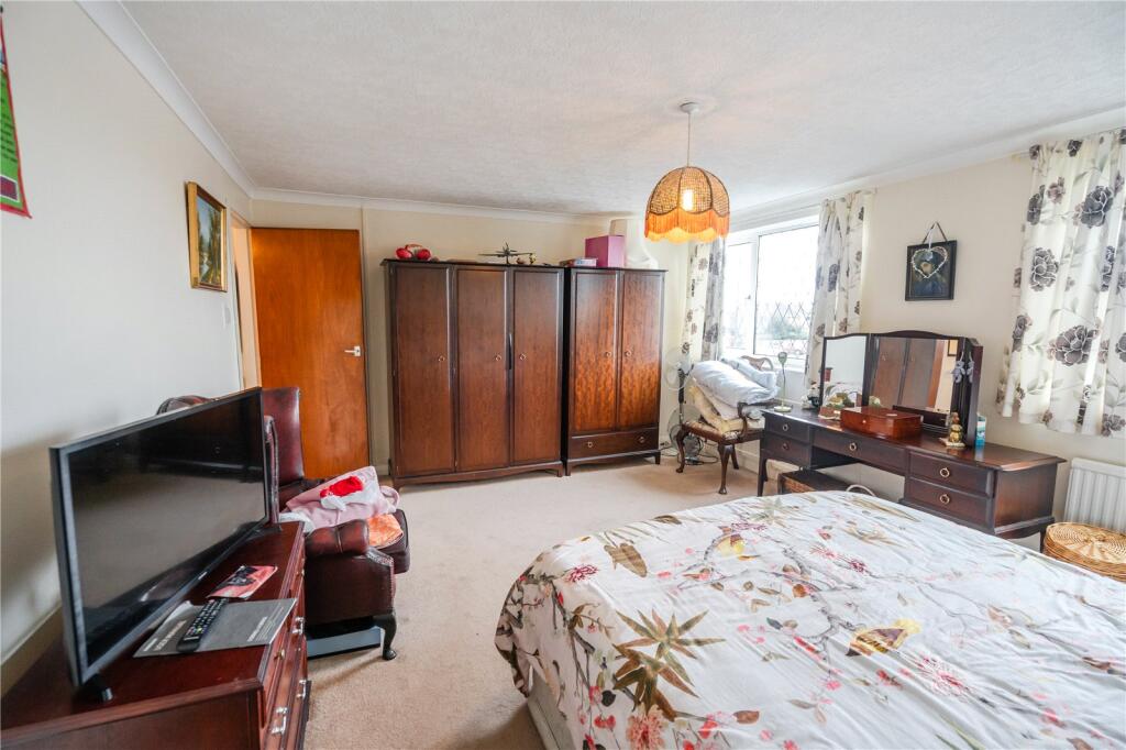 Bedroom 1 (2)