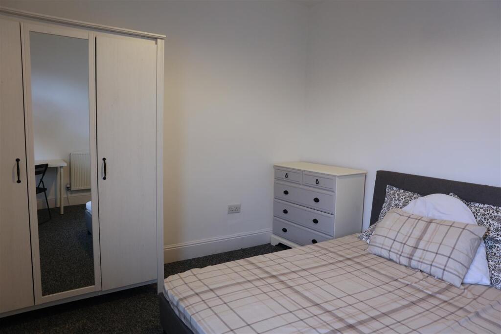 Bedroom 2.JPG