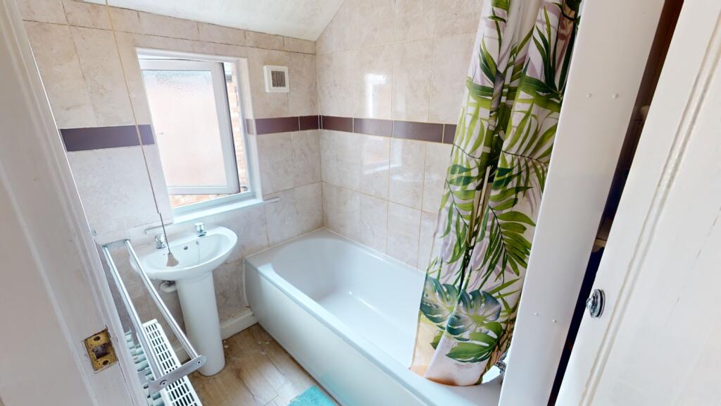 65 Crom bathroom