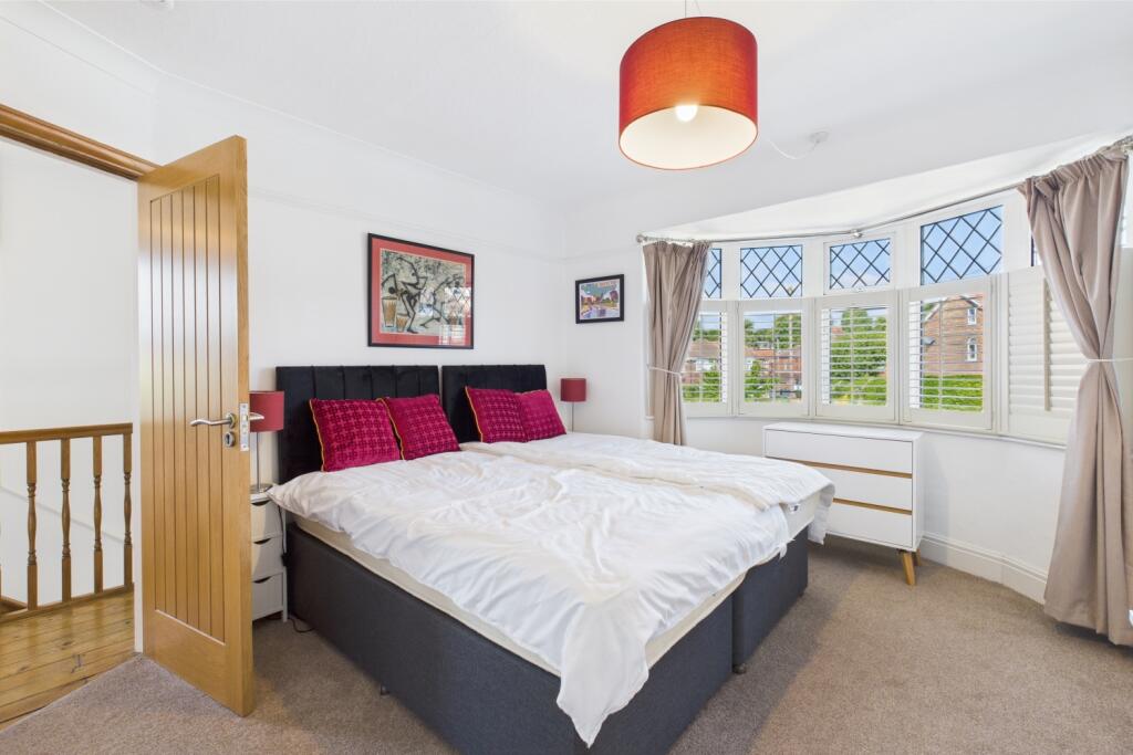 CAM03162G0-PR0264-STILL015