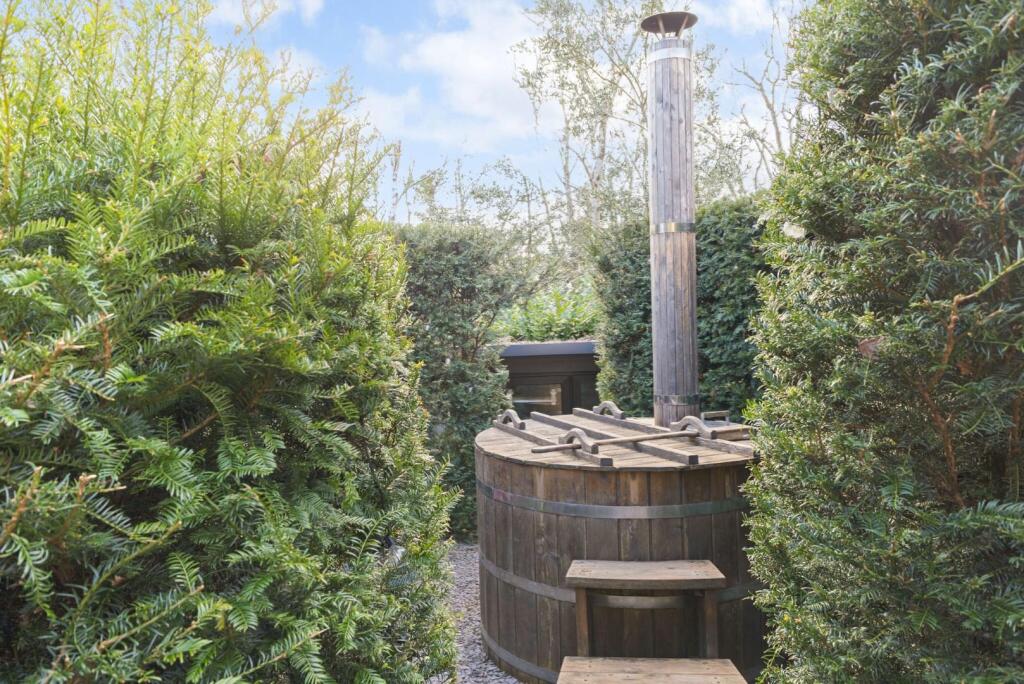 86547_8-Snaith-Wood-Drive-Rawdon  (34)_low.jpg