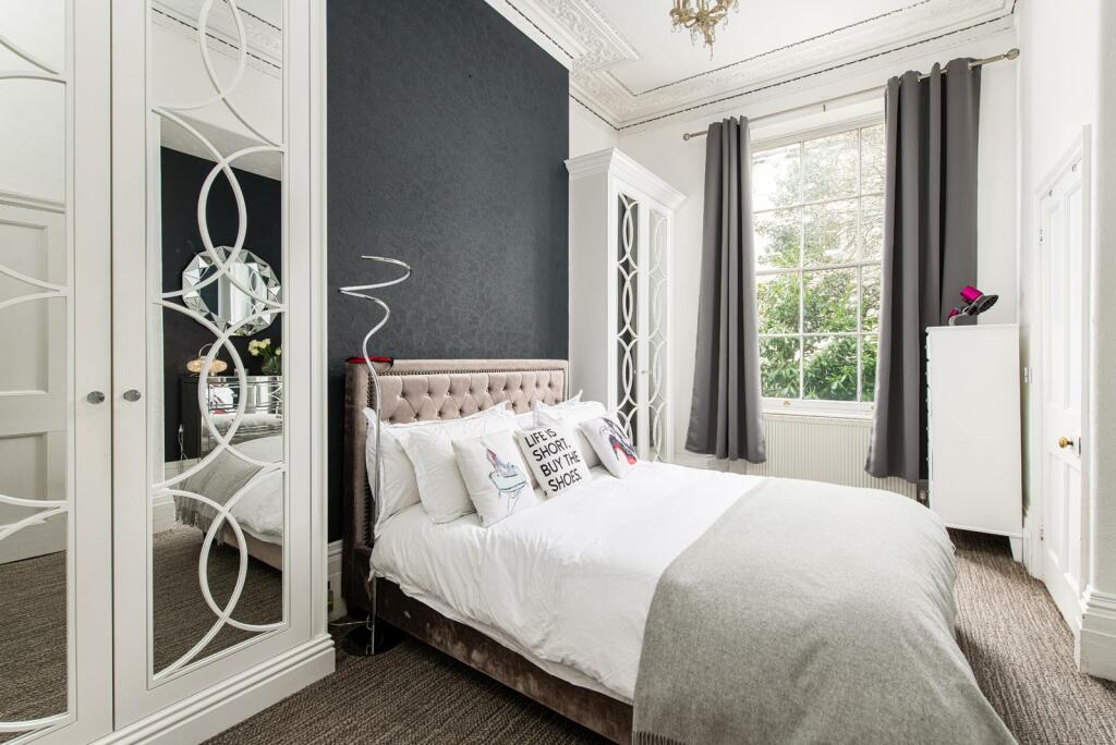 Bedroom1_1.jpg