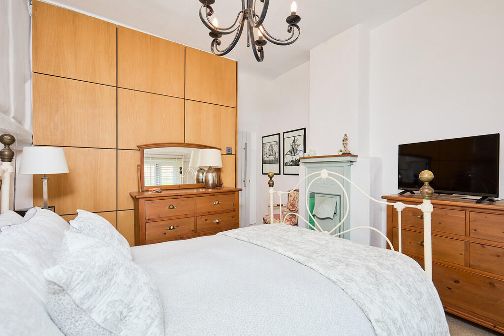 Edward Knight 202...