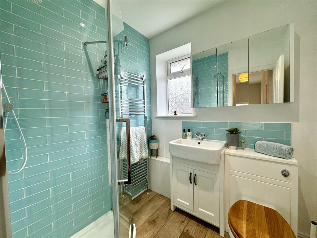 SHOWER ROOM