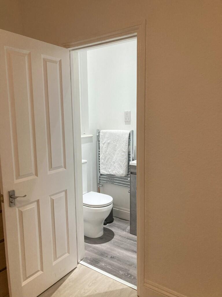 Room 3's en-suite