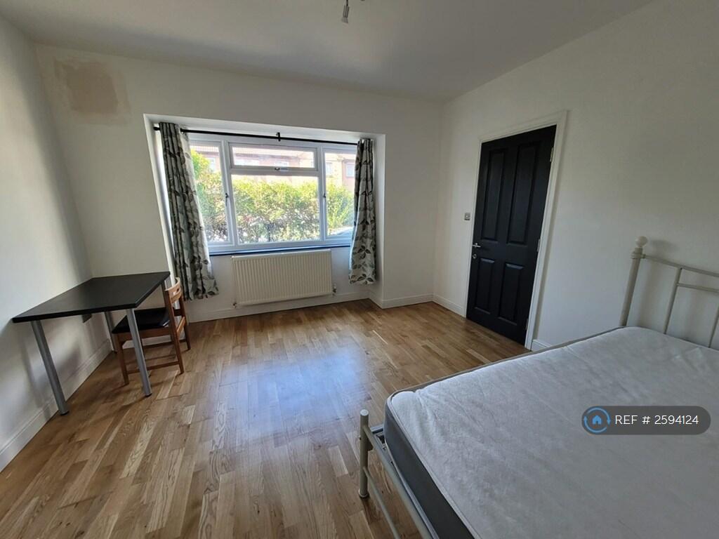 Ground Floor Front Room £1060