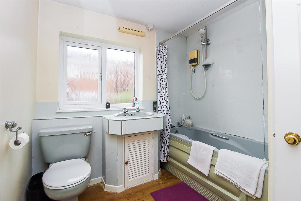 BATHROOM/W.C.
