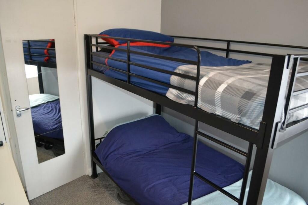 bed 3 (Medium).JPG