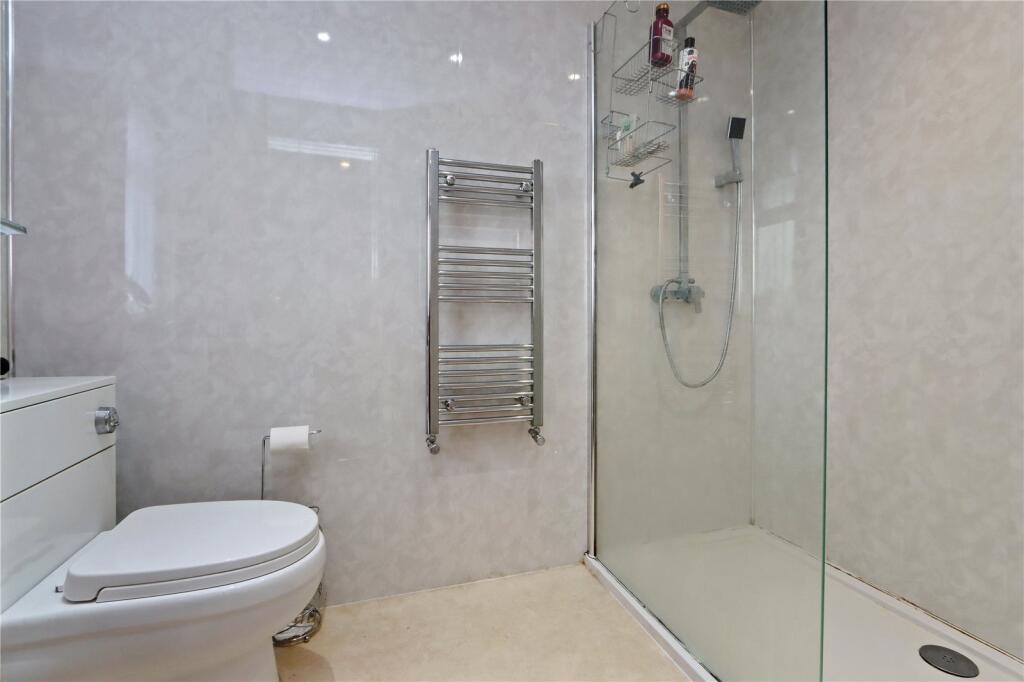 En Suite Pic 1