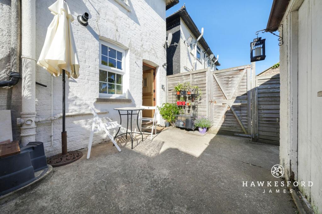 Key Street, Sittingbourne - Courtyard