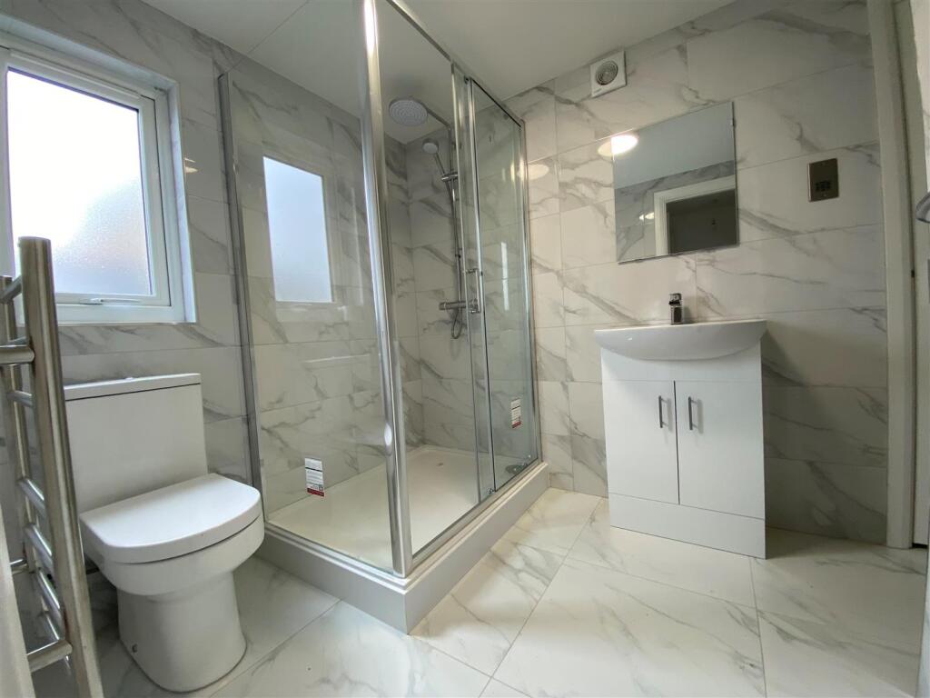 98 Holton Road - Flat 2 - Shower Room.jpg
