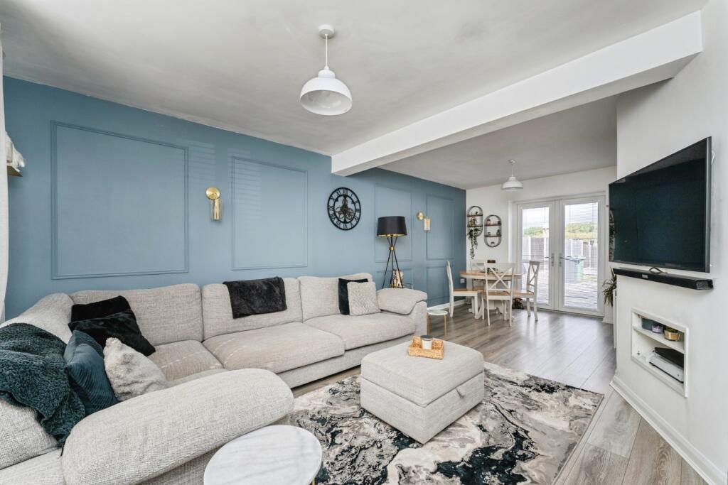 Lounge/Dining
