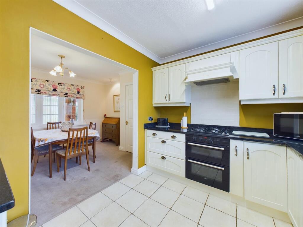 Kitchen: