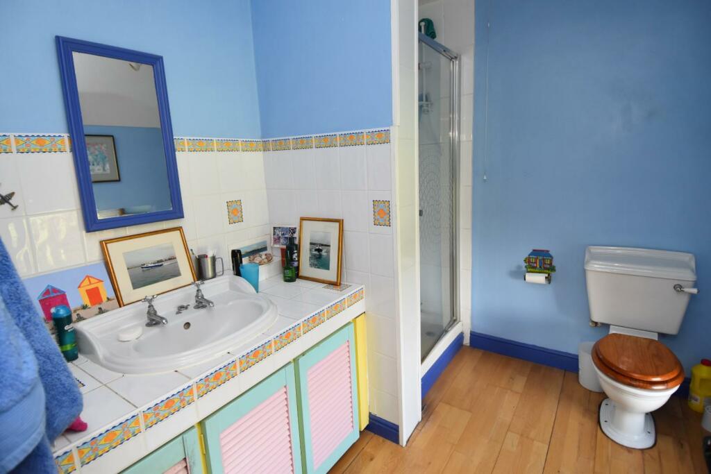EN SUITE SHOWER ROOM