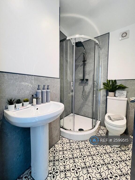 Ensuite For Bedroom 6